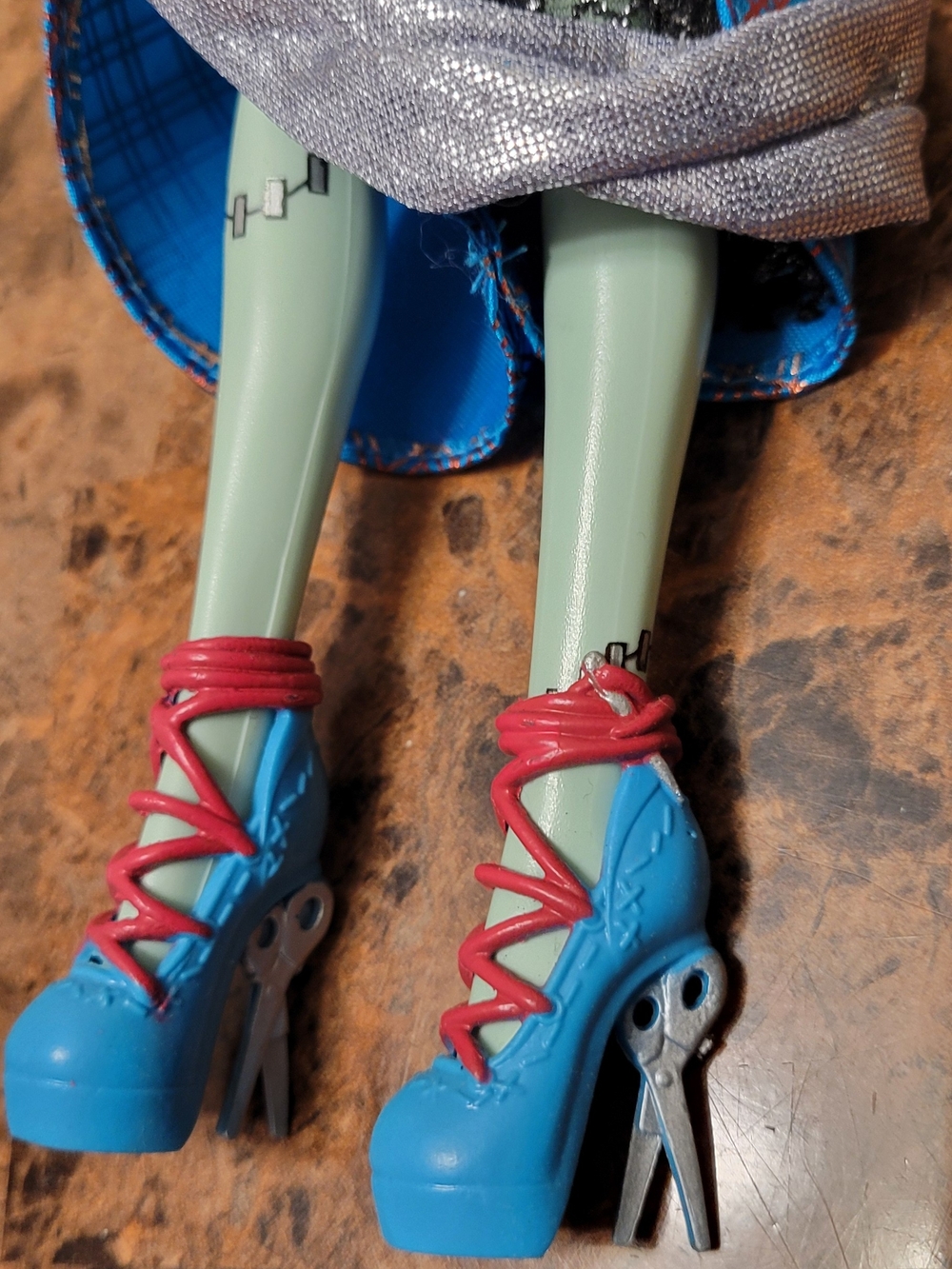 G1 Monster High Scarily Ever After Frankie Stein As Threaderella Only Displayed - Picture 4 of 7
